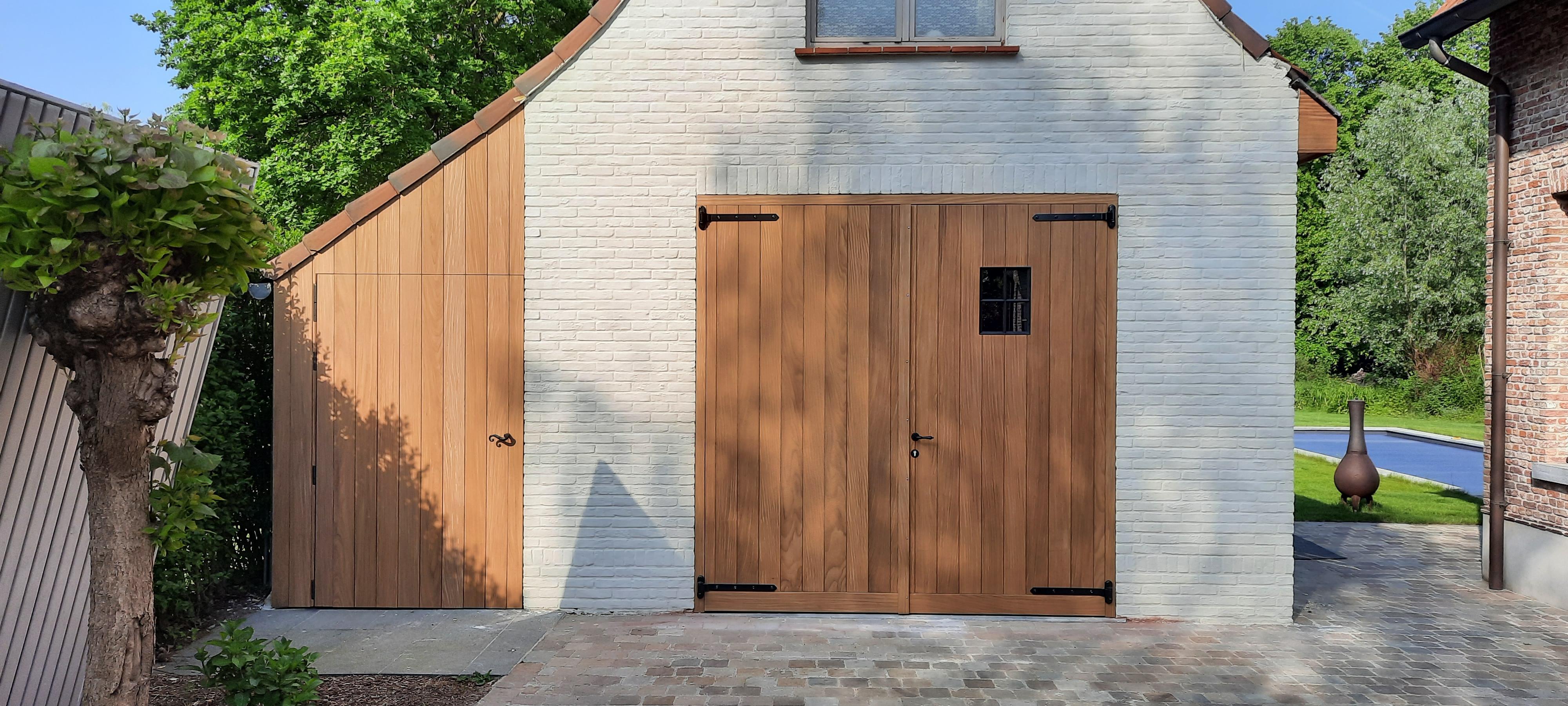 garage poort in Afrormosia